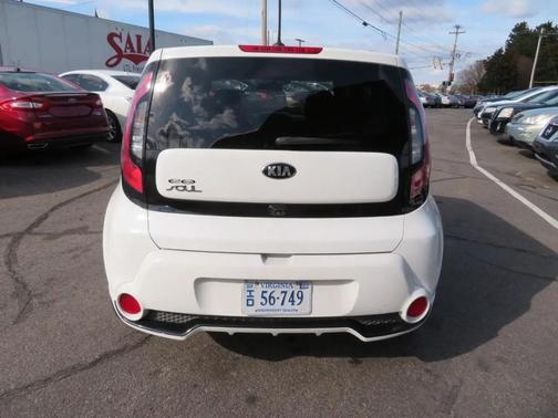 White 2016 Kia Soul +