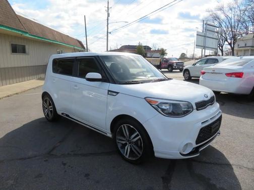 White 2016 Kia Soul +