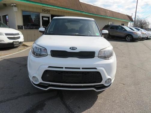 White 2016 Kia Soul +