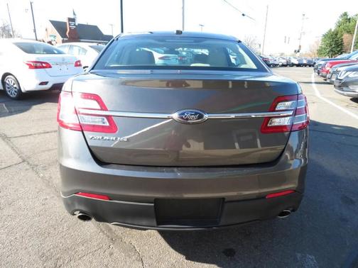 Oxford White 2015 Ford Taurus SE