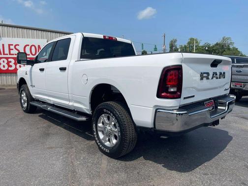 Bright White Clearcoat 2025 RAM 2500 Big Horn Crew Cab 4x4 6'4' Box