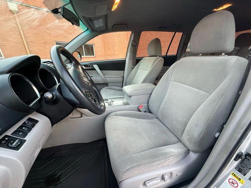 2013 Toyota Highlander SE