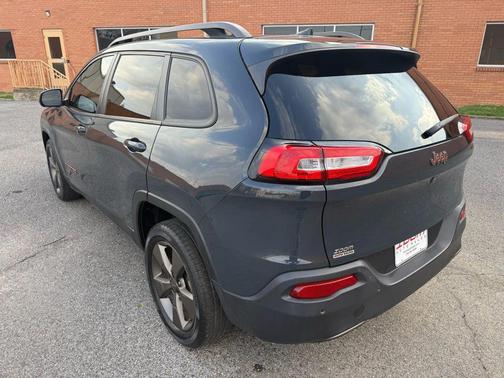 2017 Jeep Cherokee Sport