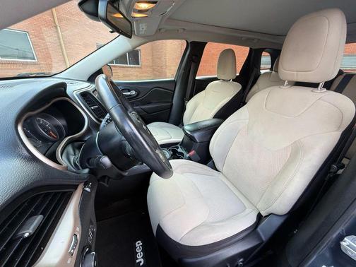 2017 Jeep Cherokee Sport