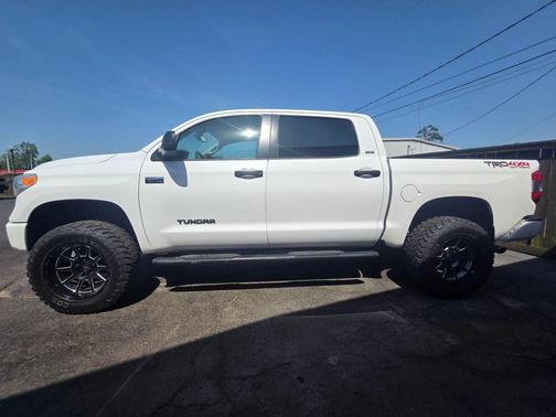 Super White 2017 Toyota Tundra SR5