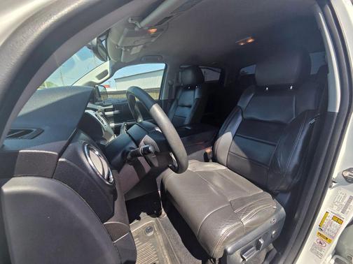 Super White 2017 Toyota Tundra SR5