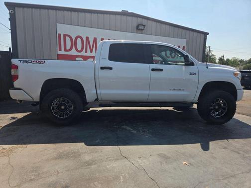 Super White 2017 Toyota Tundra SR5