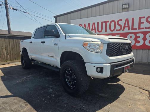 Super White 2017 Toyota Tundra SR5