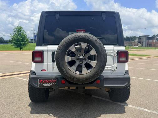 Bright White Clearcoat 2019 Jeep Wrangler Unlimited Sahara