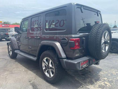 Granite Crystal Metallic Clearcoat 2018 Jeep Wrangler Unlimited Sahara