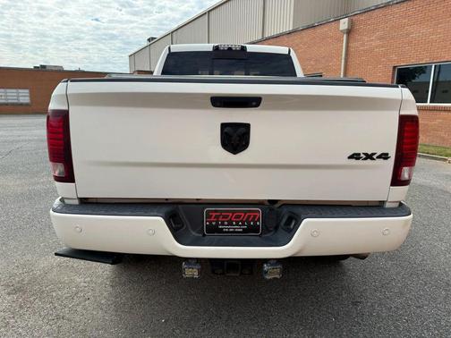 2017 RAM 2500 Laramie Crew Cab 4x4 6'4' Box