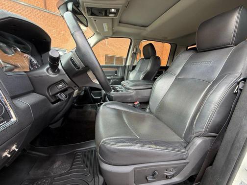 2017 RAM 2500 Laramie Crew Cab 4x4 6'4' Box