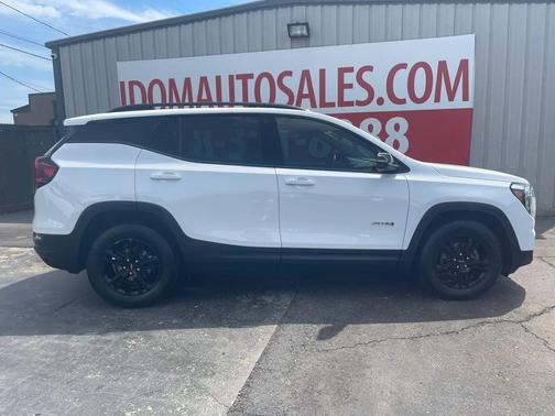 Summit White 2024 GMC Terrain AWD AT4