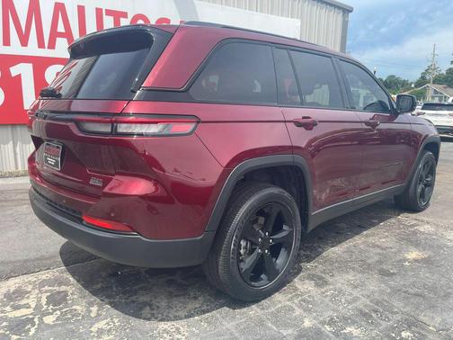 Velvet Red Pearlcoat 2023 Jeep Grand Cherokee Altitude