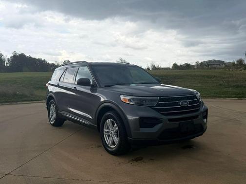Carbonized Gray Metallic 2022 Ford Explorer XLT