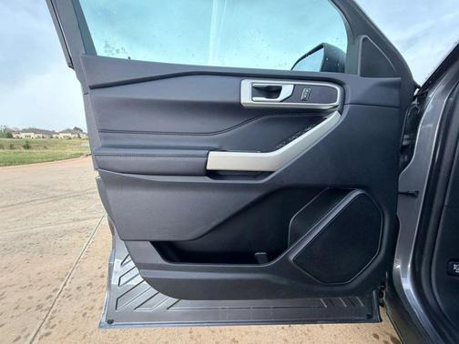 Carbonized Gray Metallic 2022 Ford Explorer XLT