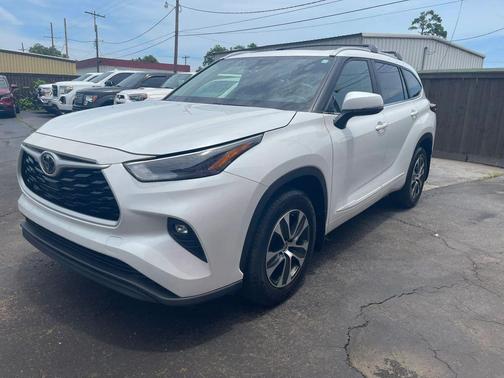 Wind Chill Pearl 2023 Toyota Highlander XLE