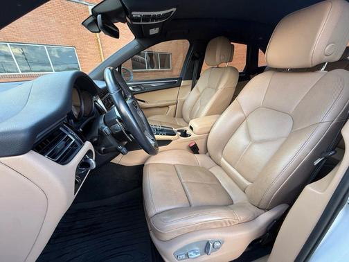 2021 Porsche Macan S