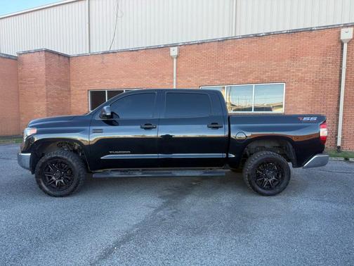 2018 Toyota Tundra SR5