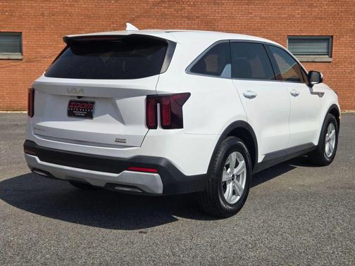 Glacial White Pearl 2025 Kia Sorento LX
