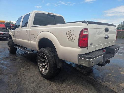 White Platinum Metallic Tri-Coat 2014 Ford F-250 Lariat
