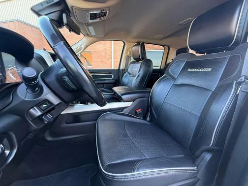 2022 RAM 2500 Laramie Crew Cab 4x4 6'4' Box