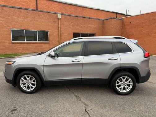 2017 Jeep Cherokee Sport