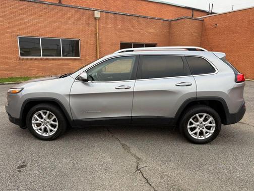 2017 Jeep Cherokee Sport
