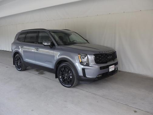 Everlasting Silver 2022 Kia Telluride SX