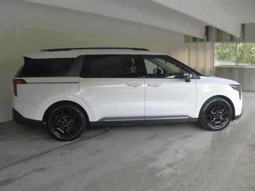2025 Kia Carnival SX