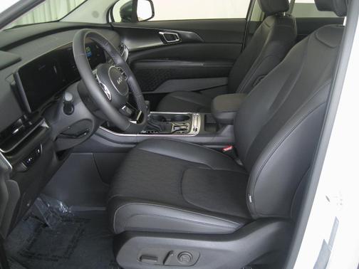 2025 Kia Carnival SX