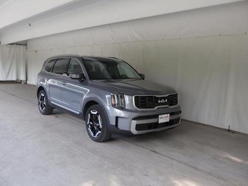 Everlasting Silver 2023 Kia Telluride S