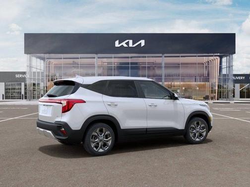 Snow White Pearl 2026 Kia Seltos LX