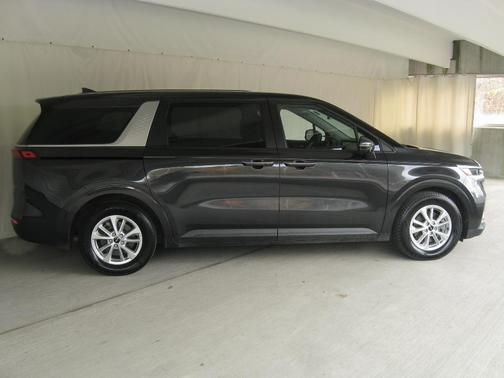 2022 Kia Carnival LX