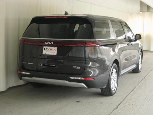 2022 Kia Carnival LX
