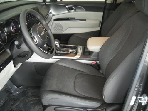 2022 Kia Carnival LX