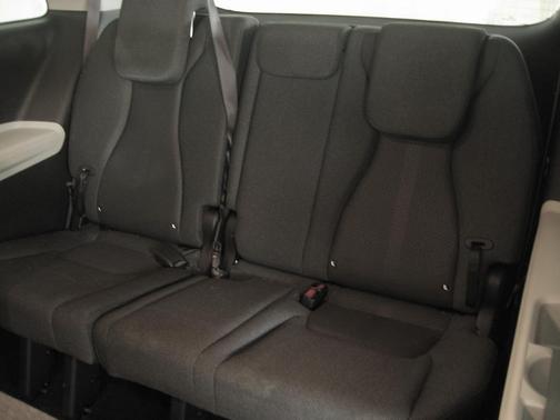 2022 Kia Carnival LX