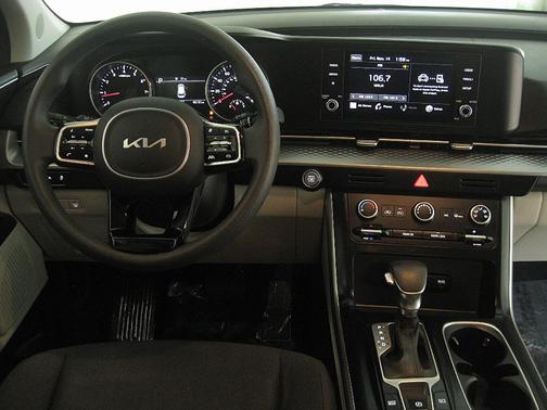 2022 Kia Carnival LX