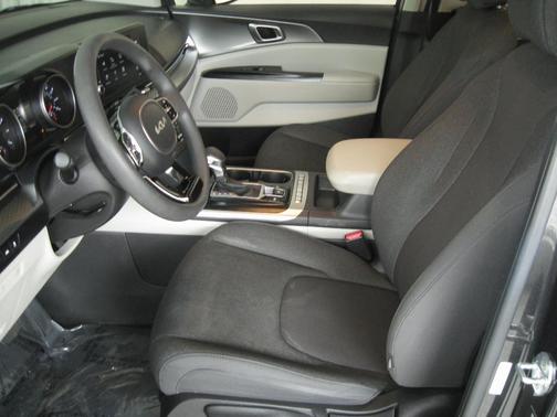 2022 Kia Carnival LX