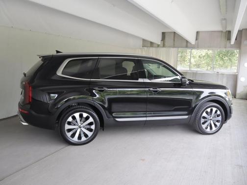 Ebony Black 2022 Kia Telluride S