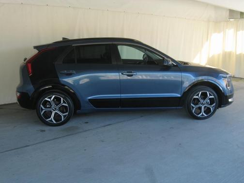 2023 Kia Niro Plug-In Hybrid SX Touring