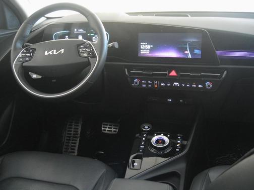 2023 Kia Niro Plug-In Hybrid SX Touring