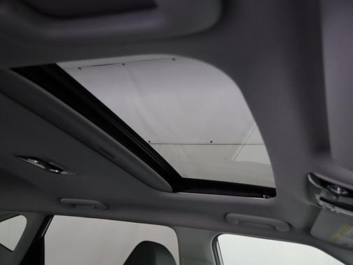 Snow White Pearl 2024 Kia Seltos SX
