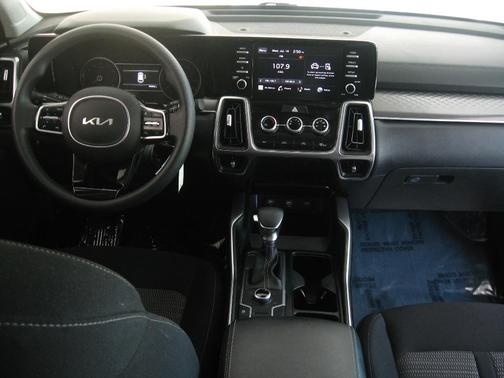 2022 Kia Sorento LX