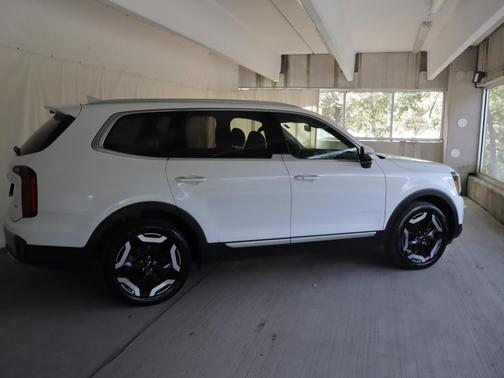 Glacial White Pearl 2024 Kia Telluride S
