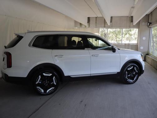 Glacial White Pearl 2024 Kia Telluride S