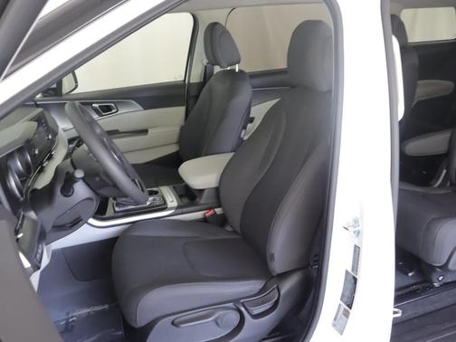 Snow White Pearl 2024 Kia Carnival LX