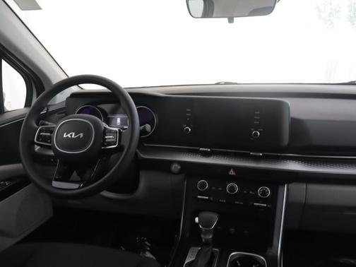 Snow White Pearl 2024 Kia Carnival LX