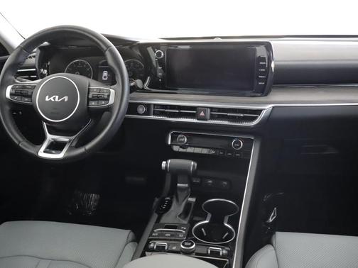 Everlasting Silver 2024 Kia K5 EX