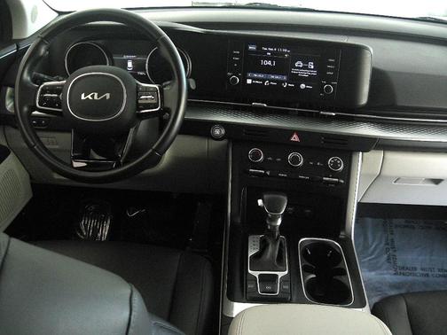 2023 Kia Carnival LX
